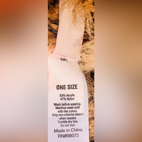 NWT SO WOMEN’S KNITTED FURRY LEOPARD 🐆 BEANIE HAT, OS, BNWT - Picture 7 of 7